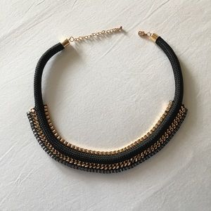 H&M BLACK AND GOLD STATEMENT NECKLACE